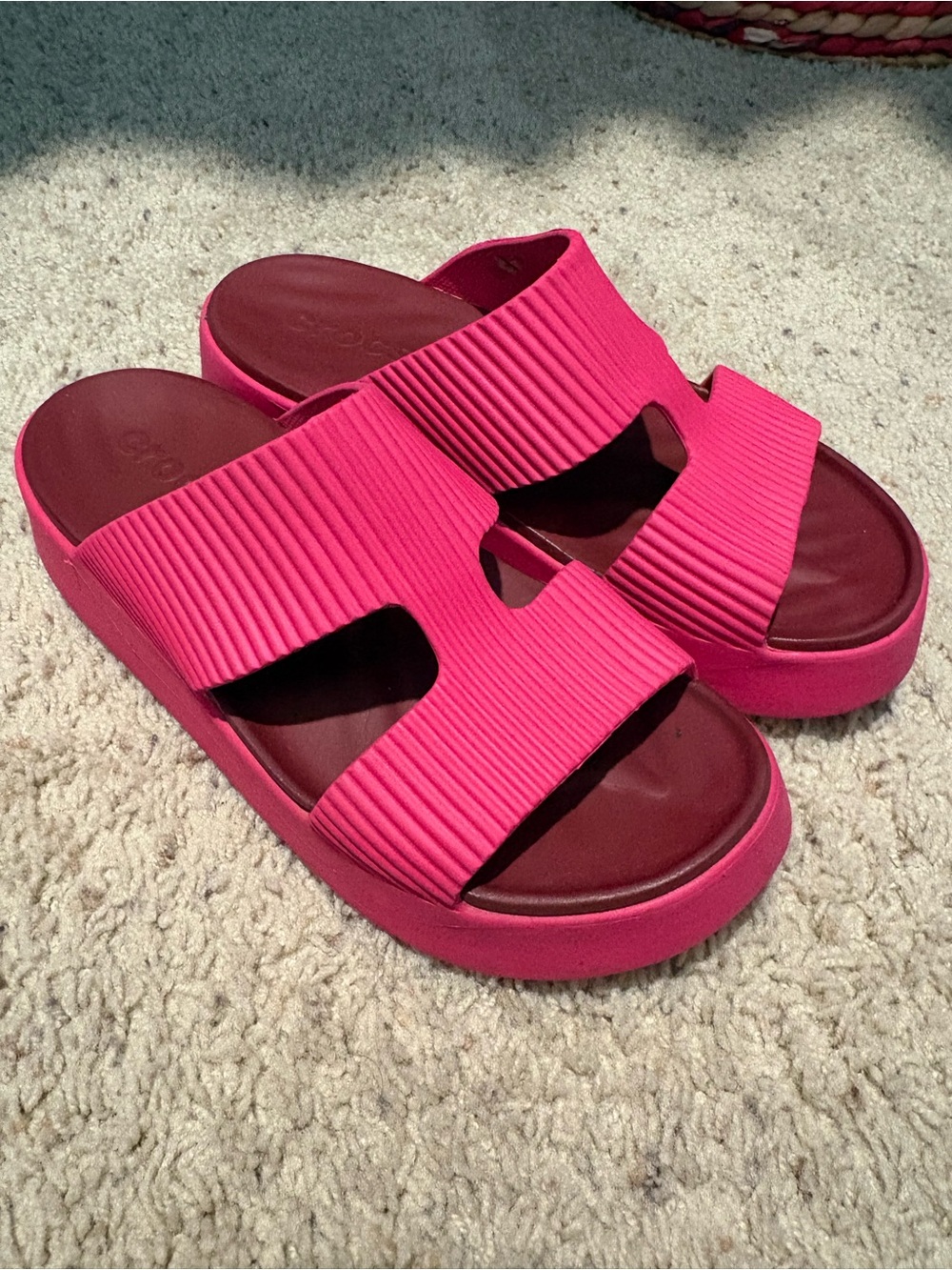Crocs getaway groove platform sandal